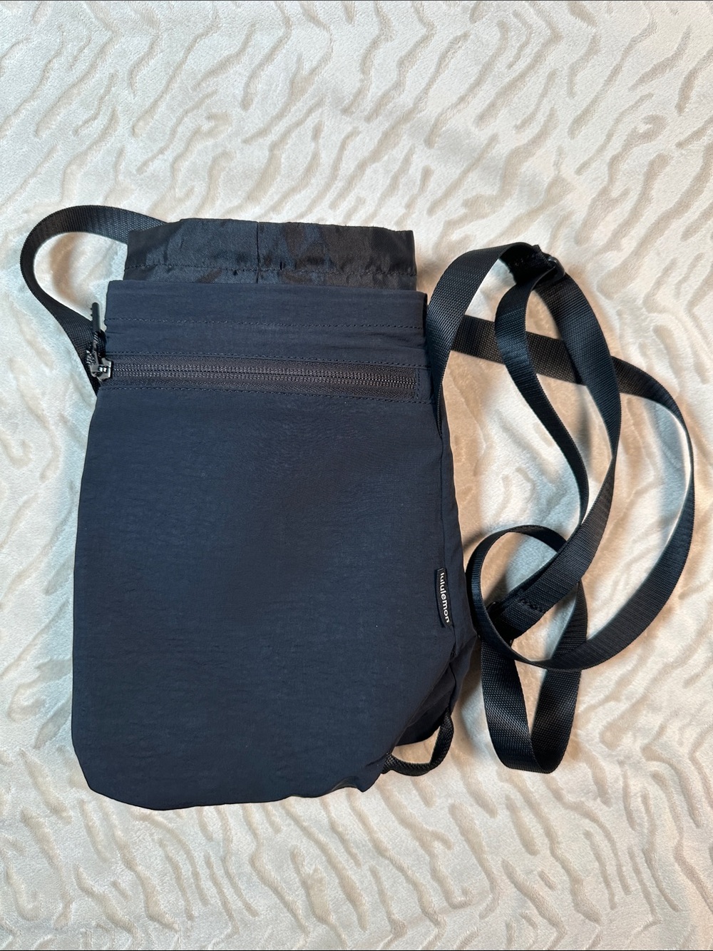 Lululemon Crossbody Water Bottle Bag with Front Pocket Black